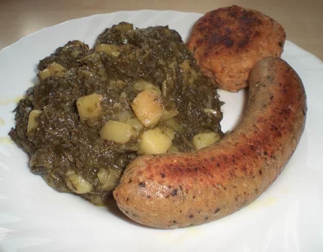 Grünkohl und Kartoffeln mit veganer Bratwurst und Frikadelle vom Bio-Metzgermeister Spahn